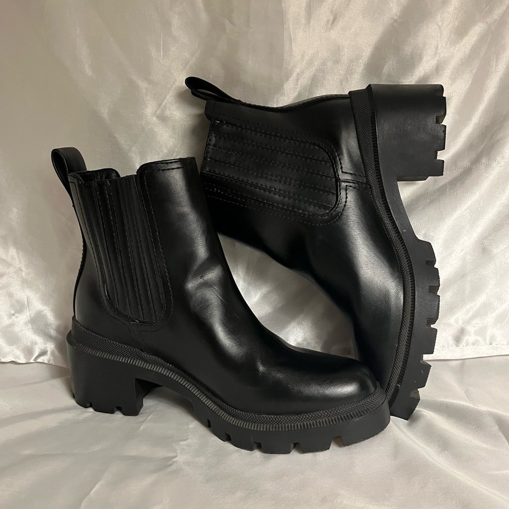 Women's Black Chunky Chelsea Heeled Boots